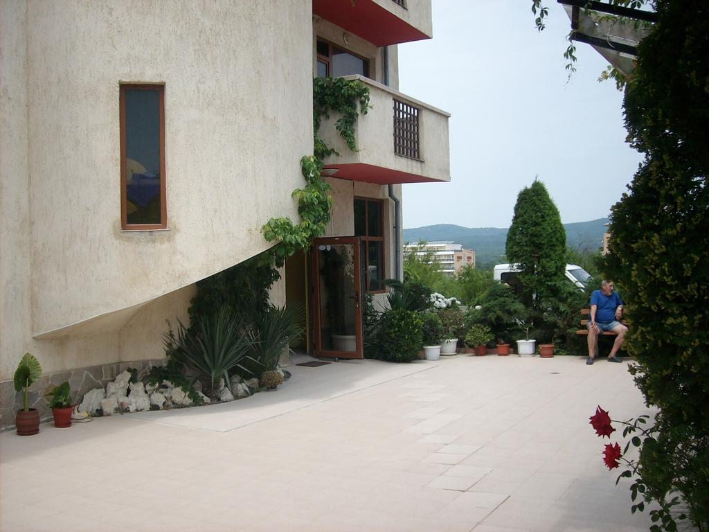 Hotel Neven Primorsko Esterno foto